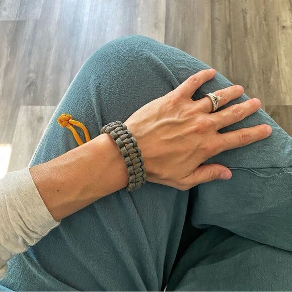 Cobra Paracord Bracelet NEW Unisex Gray Goldenrod Yellow Adjustable - Picture 4 of 8